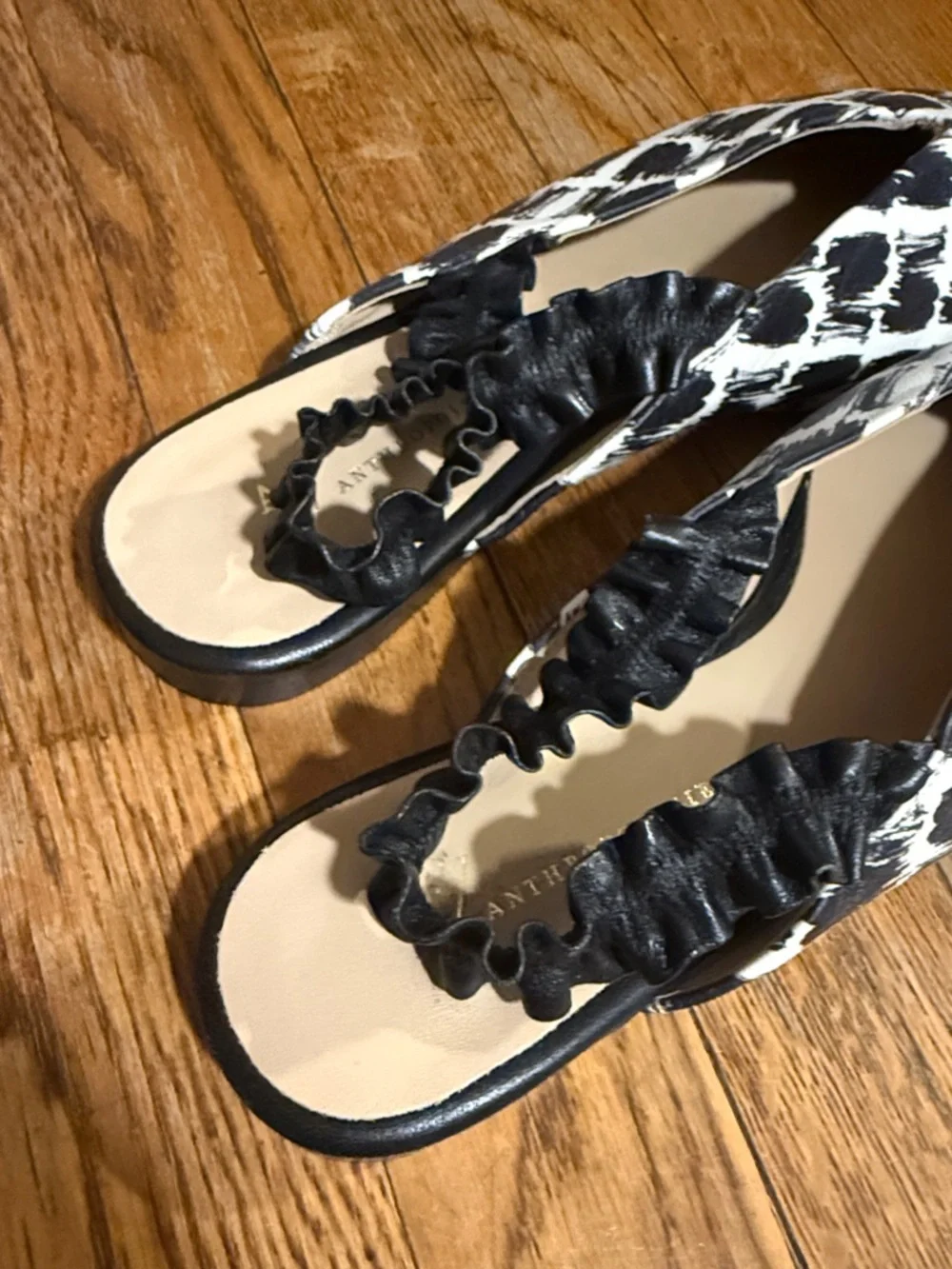 Anthropologie Jemma Ruffled Slingback Flats spot black white print like new 39